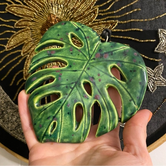 Handmade Ceramic Monstera Leaf Plant Green Ornament Boho Nova Scotia Sculpture - Picture 3 of 3
